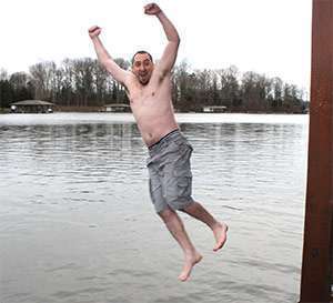 A brave polar jumper takes the icy plunge into Lake Anna to raise funds for pancreatic cancer.