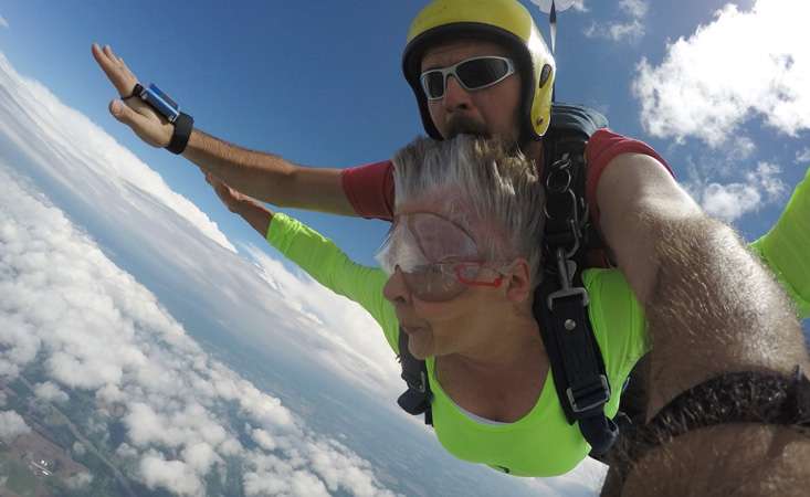 PanCAN donor Eric Yetman’s mother, who died of pancreatic cancer, skydives